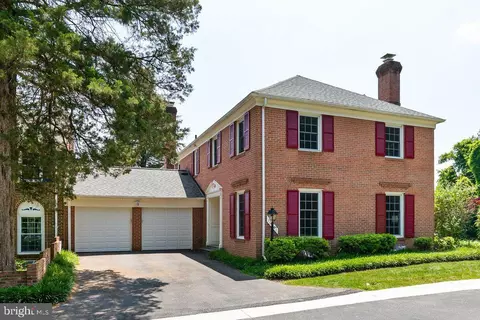 10261 Gainsborough Rd, Potomac, MD 20854