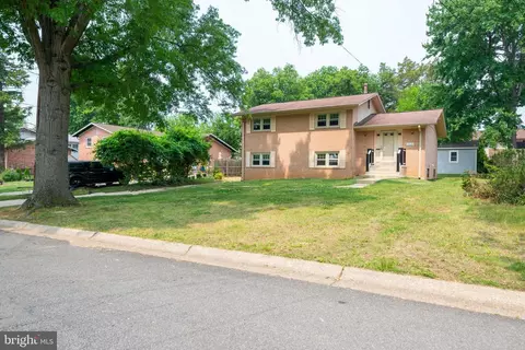 11610 Regency Dr, Potomac, MD 20854