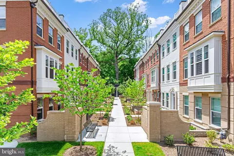 10266 Grosvenor Pl, Rockville, MD 20852
