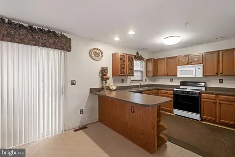 1803 Locust Grove Rd, Silver Spring, MD 20910 photo 10