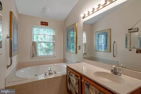1803 Locust Grove Rd, Silver Spring, MD 20910 photo 27