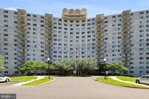 1121 University Blvd #1204-B, Silver Spring, MD 20902