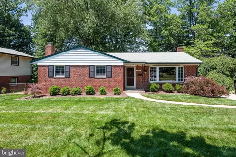 13820 Marianna Dr, Rockville, MD 20853