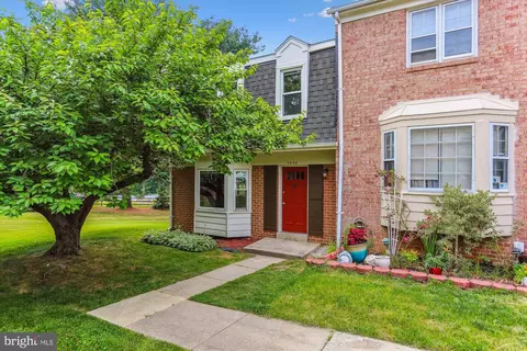 9242 Hummingbird Ter, Gaithersburg, MD 20879