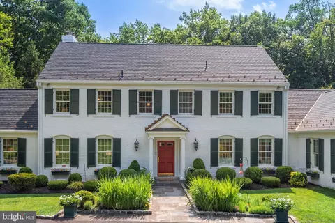 11008 Stanmore Dr, Potomac, MD 20854