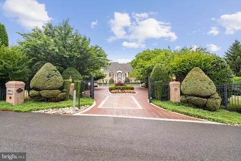 10622 Alloway Dr, Potomac, MD 20854