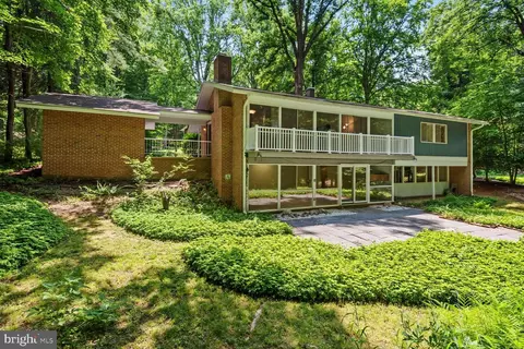 8018 Park Overlook Dr, Bethesda, MD 20817