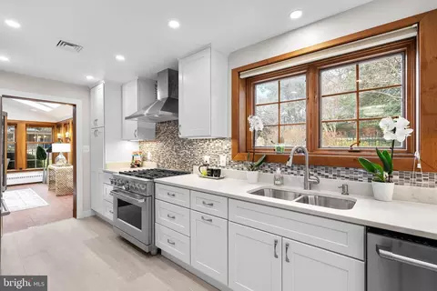 9218 Colesville Rd, Silver Spring, MD 20910 photo 6