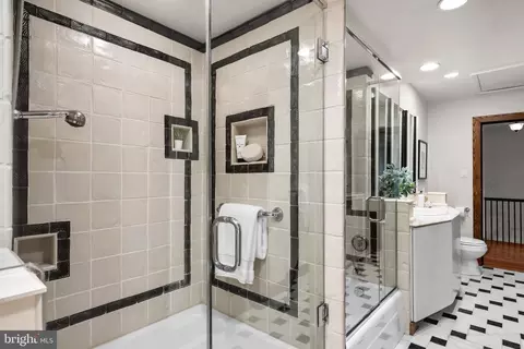 9218 Colesville Rd, Silver Spring, MD 20910 photo 33