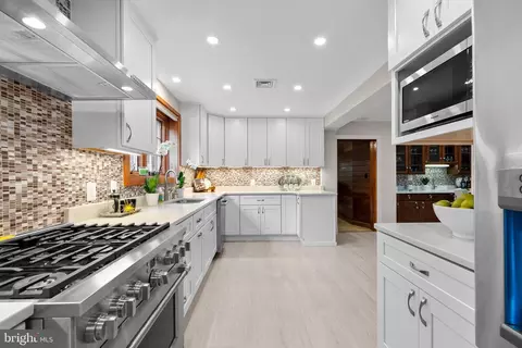 9218 Colesville Rd, Silver Spring, MD 20910 photo 3