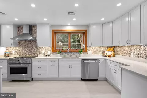 9218 Colesville Rd, Silver Spring, MD 20910 photo 45