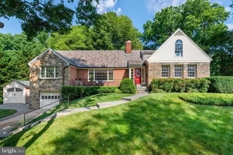 9530 E Stanhope Rd, Kensington, MD 20895