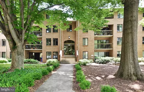 5817 Edson Ln, Rockville, MD 20852