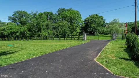 14811 Sugarland Rd, Poolesville, MD 20837
