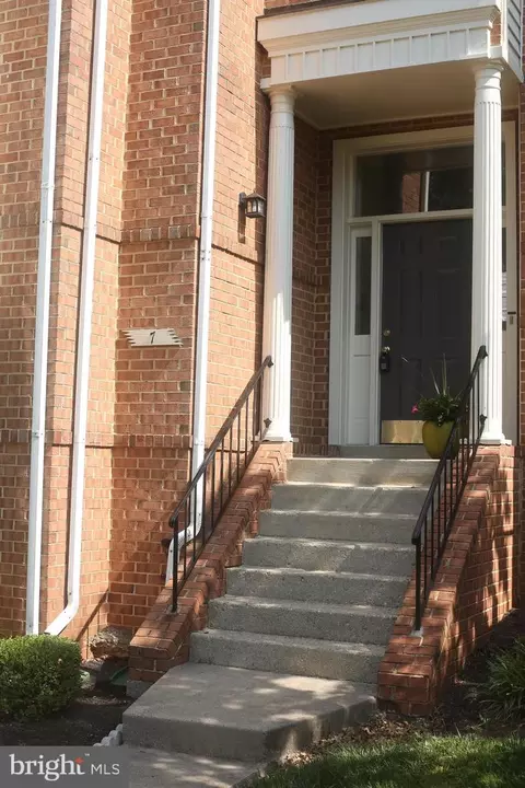 7 Dawn View Ct, Silver Spring, MD 20904 photo 2