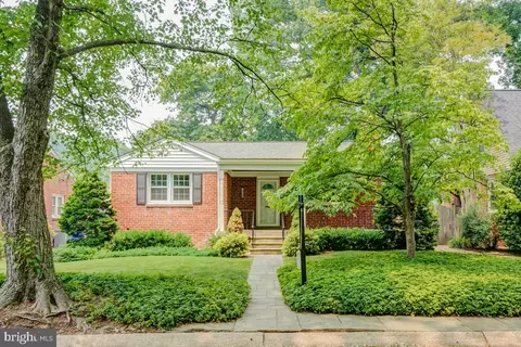 106 Lynnmoor Dr, Silver Spring, MD 20901