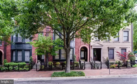 7815 Cadbury Ave, Potomac, MD 20854