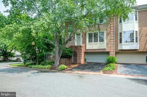 8900 Barrowgate Ct, Potomac, MD 20854