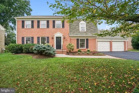 10004 Gainsborough Rd, Potomac, MD 20854
