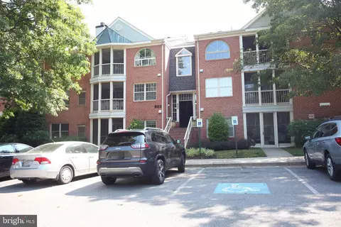 802 Amber Tree Ct #102, Gaithersburg, MD 20878