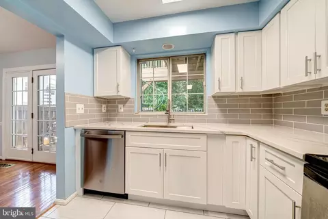 2248 Wimbledon Cir, Silver Spring, MD 20906 photo 13