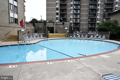 118 Monroe St #1209, Rockville, MD 20850