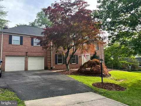 8712 Cold Spring Rd, Potomac, MD 20854 photo 2