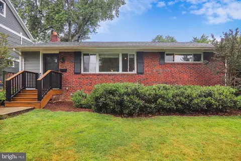 4502 Westbrook Ln, Kensington, MD 20895