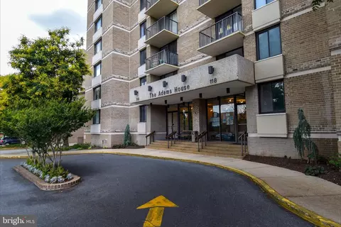 118 Monroe St #118-10, Rockville, MD 20850