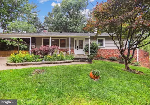 5128 Russett Rd, Rockville, MD 20853
