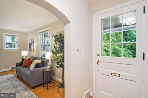 424 Greenbrier Dr, Silver Spring, MD 20910 photo 6