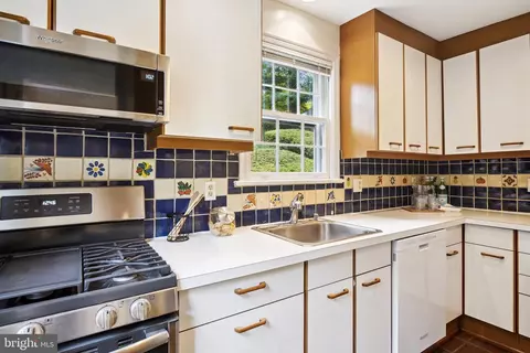424 Greenbrier Dr, Silver Spring, MD 20910 photo 17