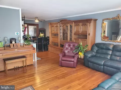4115 Colie Dr, Silver Spring, MD 20906 photo 2