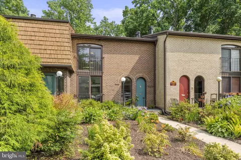 8020 Inverness Ridge Rd, Potomac, MD 20854