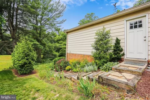 5 Locustwood Ct, Silver Spring, MD 20905 photo 5