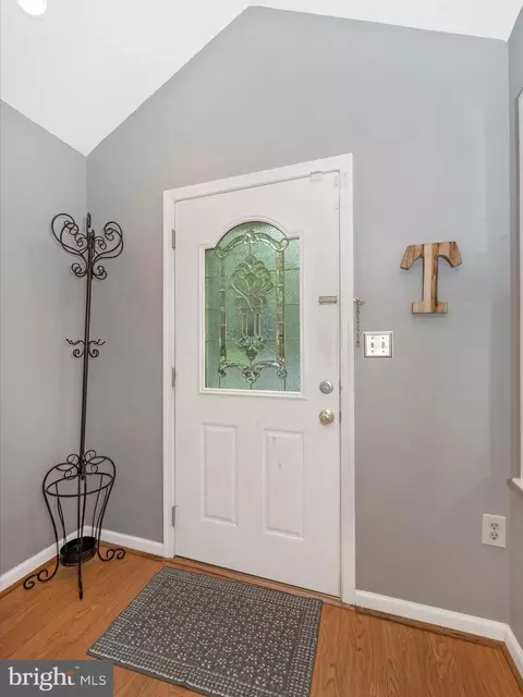 9814 Cottrell Ter, Silver Spring, MD 20903 photo 3