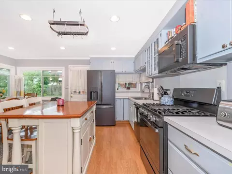 9814 Cottrell Ter, Silver Spring, MD 20903 photo 17