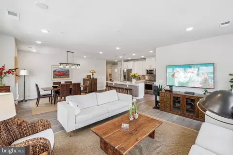 250 Decoverly Dr #320, Gaithersburg, MD 20878