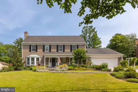 6717 Michaels Dr, Bethesda, MD 20817
