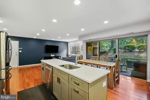 5105 Crossfield Ct #5, Rockville, MD 20852