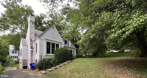 6004 Benalder Dr, Bethesda, MD 20816