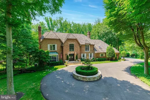 1 Oaklyn Ct, Potomac, MD 20854