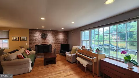 9429 Curran Rd, Silver Spring, MD 20901 photo 2