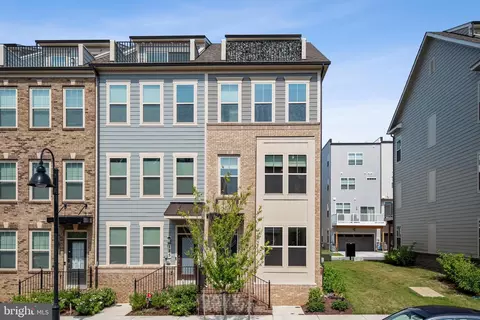 121 Stowe Dr, Gaithersburg, MD 20878