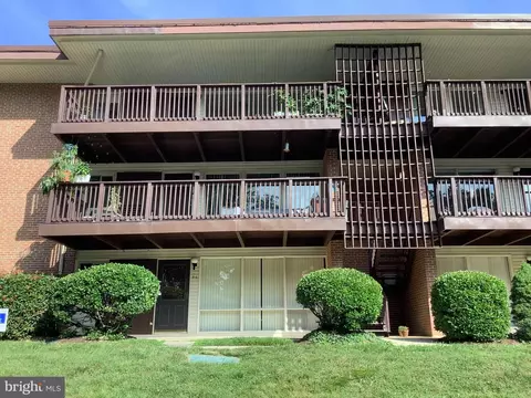 170 Talbott St #T-5, Rockville, MD 20852