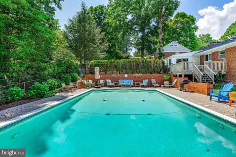 1610 Sherwood Rd, Silver Spring, MD 20902