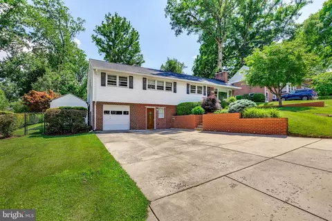 1610 Sherwood Rd, Silver Spring, MD 20902 photo 3