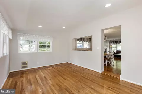 1610 Sherwood Rd, Silver Spring, MD 20902 photo 17