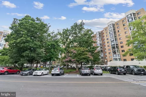 15101 Interlachen Dr #1-204, Silver Spring, MD 20906 photo 3