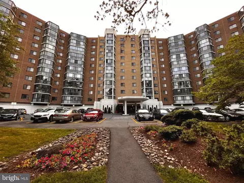 15101 Interlachen Dr #1-204, Silver Spring, MD 20906